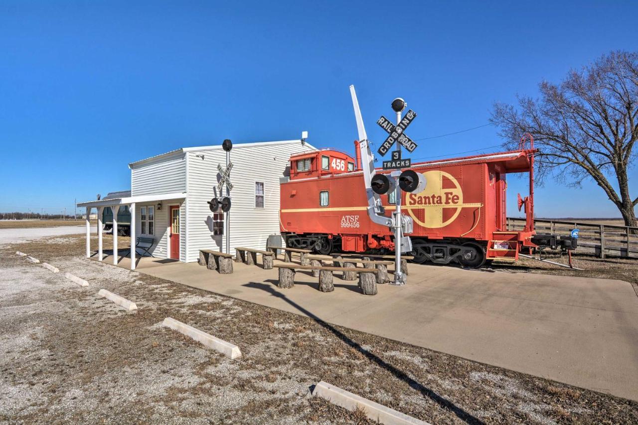 Unique Joplin Gem Converted Train Car Studio ภายนอก รูปภาพ